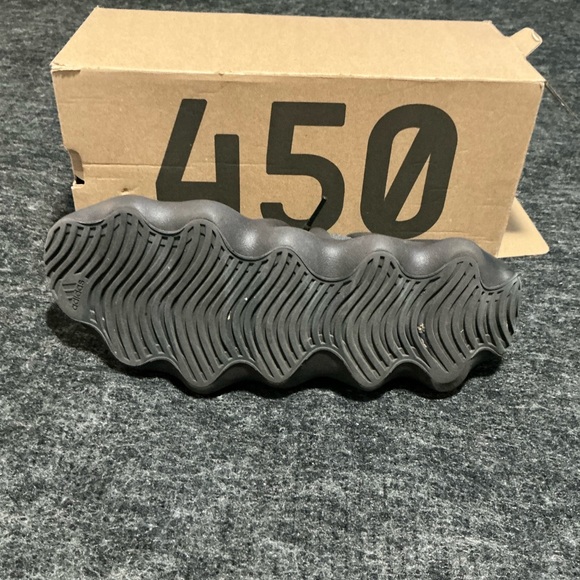 Yeezy 450 in Black - Picture 4 of 6